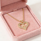 Collar con colgante Corazón y Cruz Dorados Brillantes: Encarna Su Amor Sagrado