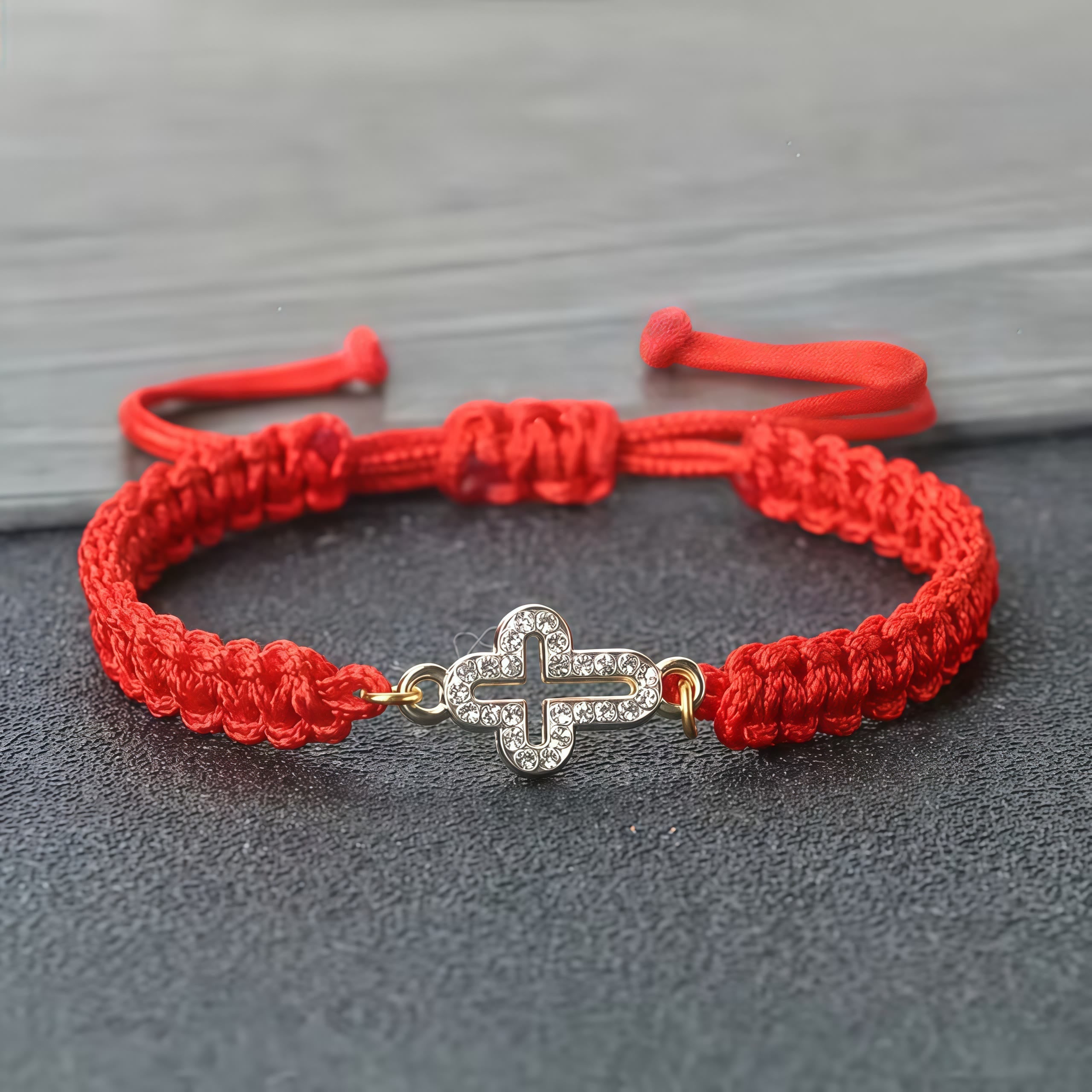 Cruz de Cordón Trenzado con Pulsera de Cruz Brillante: Cimenta tu Fe en Su Presencia Duradera