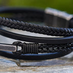 Pulsera de moda de cruz de acero inoxidable tricolor y cuero trenzado