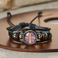 Pulsera Ajustable Multicolor de San Benito: Un Símbolo Contra la Negatividad y el Miedo