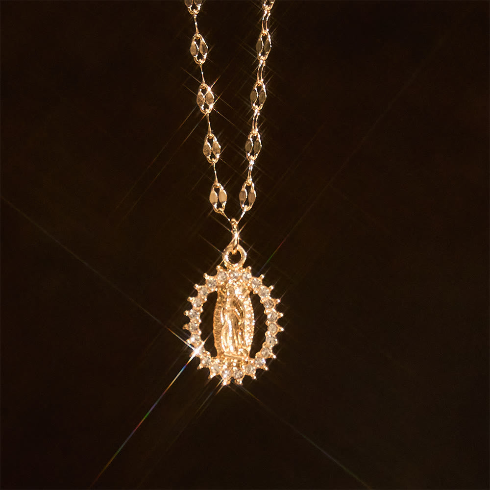 Collar de Nuestra Señora ovalado con circonitas cúbicas engarzadas: Encarna Su Tierna Gracia