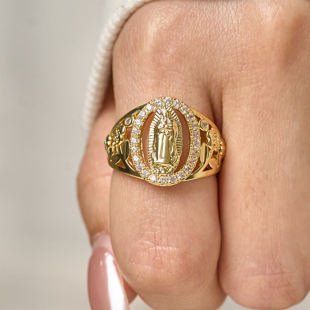Nuestro Anillo de la Virgen con Circonitas Rodeadas y Acentos Florales: Encarna Su Tierna Gracia