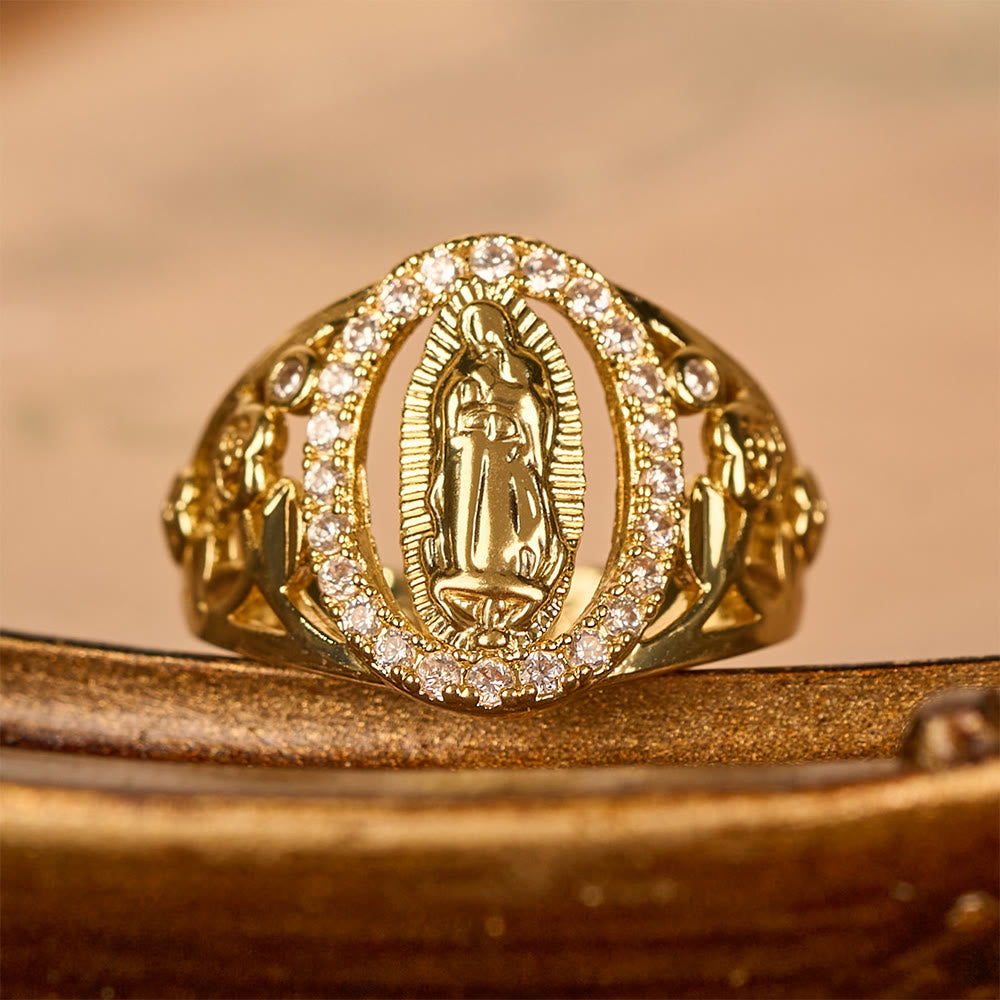 Nuestro Anillo de la Virgen con Circonitas Rodeadas y Acentos Florales: Encarna Su Tierna Gracia