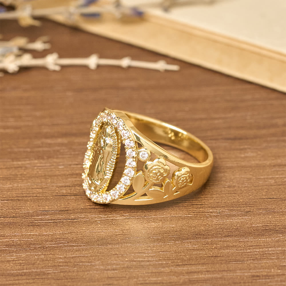 Nuestro Anillo de la Virgen con Circonitas Rodeadas y Acentos Florales: Encarna Su Tierna Gracia