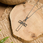 Collar con colgante de mostaza en forma de montaña: la resistencia de la fe y la maravilla de la naturaleza