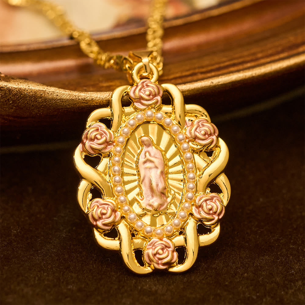 Collar ovalado de Nuestra Señora con acento de rosa: un recordatorio diario de su intercesión