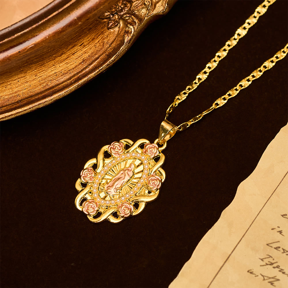 Collar ovalado de Nuestra Señora con acento de rosa: un recordatorio diario de su intercesión