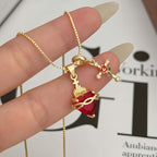 Collar con colgante del Sagrado Corazón y la Rosa Cruz: Encarna el amor divino y la gracia redentora