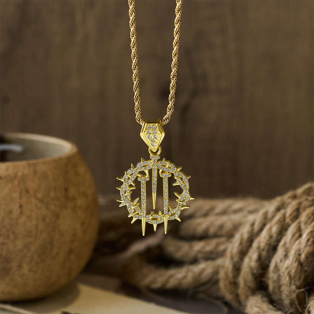 Collar de cadena con espinas, clavos y cuerda: un símbolo de sacrificio redentor
