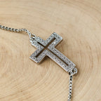 Pulsera con Cruz de Zirconia Dorada/Plateada/Negra: Encarna la Gracia de la Cruz