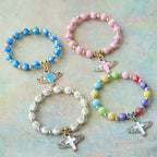 Pulsera con dije de cruz alada: una oración visual de devoción y conexión