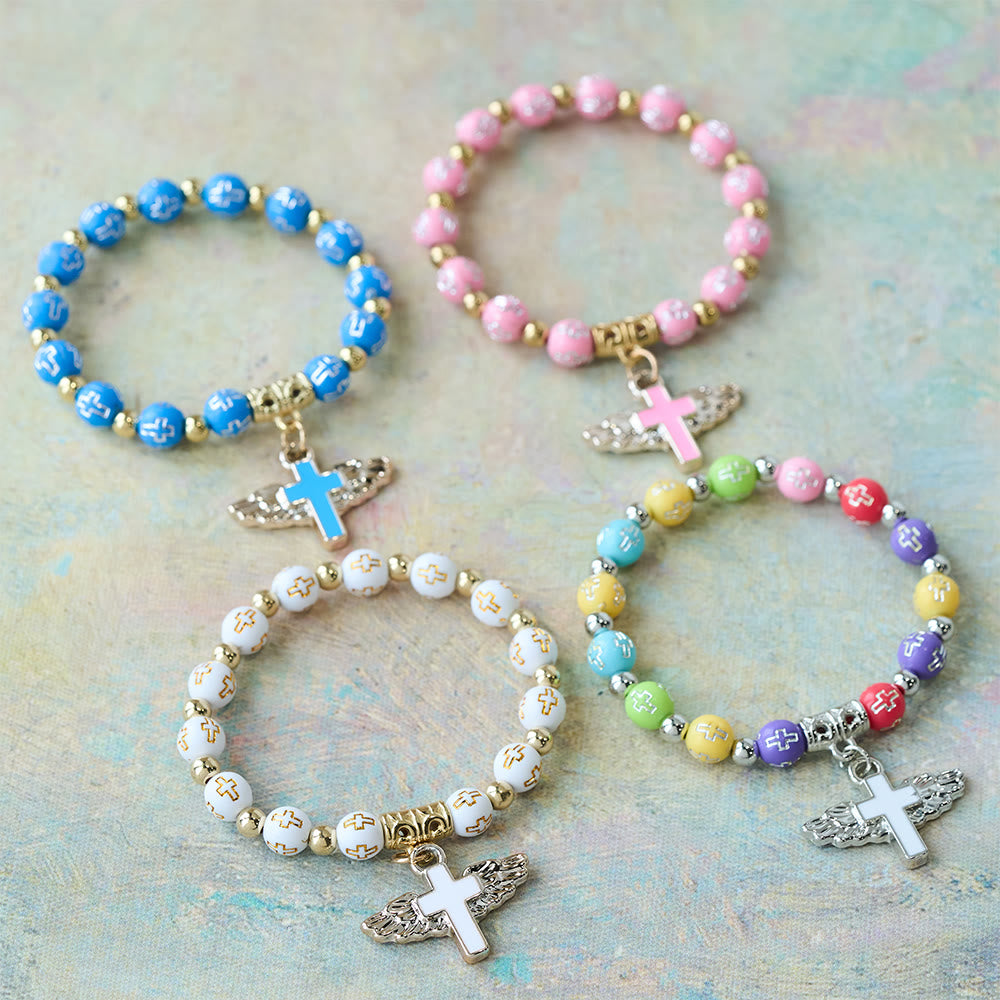 Pulsera con dije de cruz alada: una oración visual de devoción y conexión