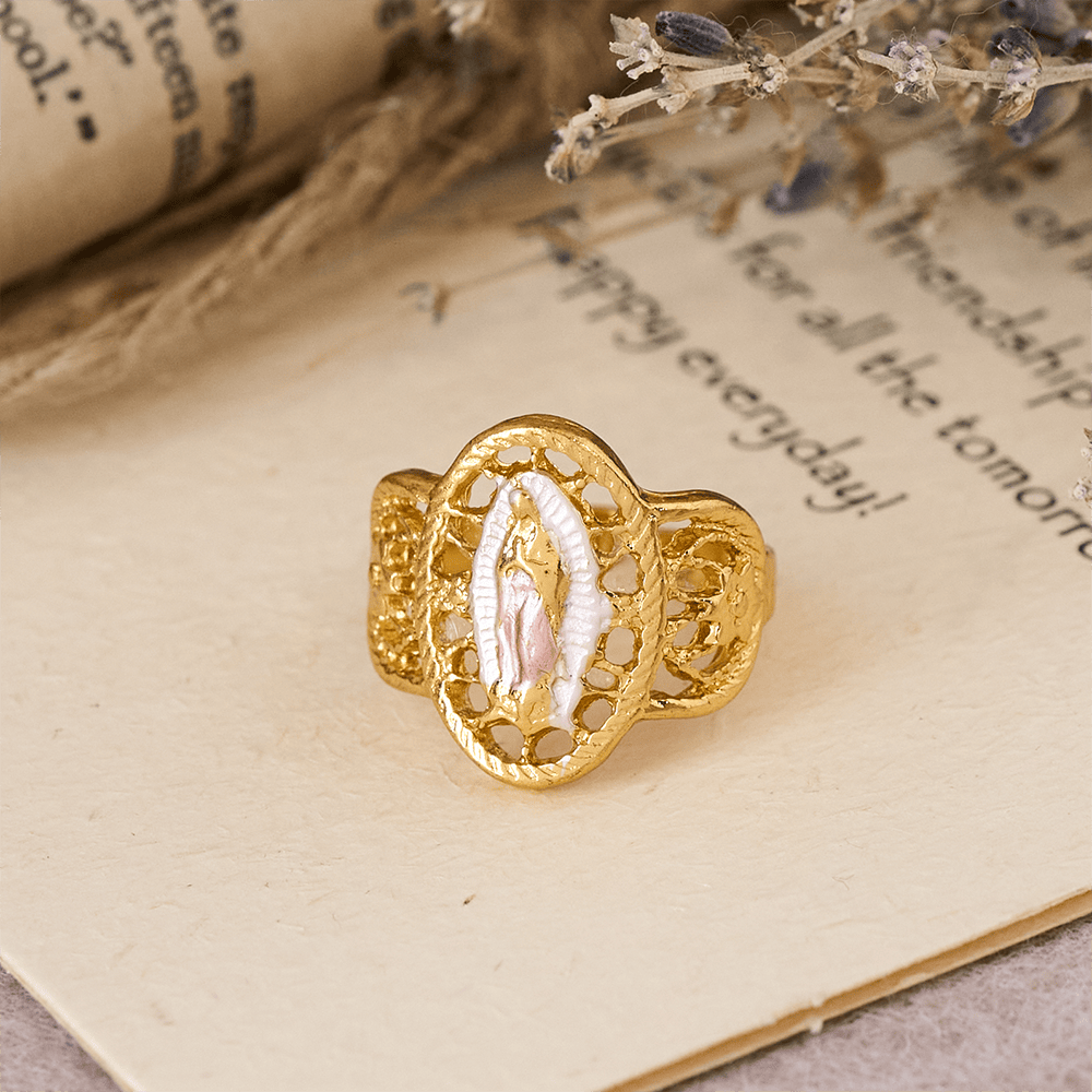 Anillo calado de Nuestra Señora adornado: tres variaciones de color para una devoción eterna