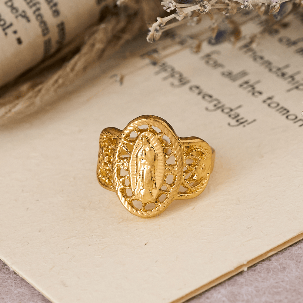 Anillo calado de Nuestra Señora adornado: tres variaciones de color para una devoción eterna