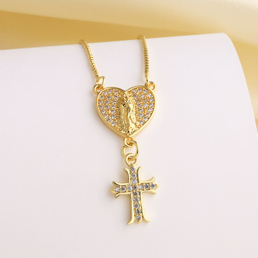Collar con Colgante de Corazón en Cruz de Nuestra Señora y San Benito con Circonitas: Gracia Divina para el Uso Diario