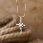 Collar Cruz con Incrustaciones de Piedras Brillantes: Un Símbolo de Protección Divina