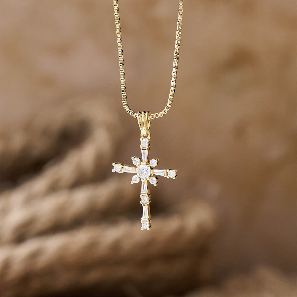 Collar Cruz con Incrustaciones de Piedras Brillantes: Un Símbolo de Protección Divina