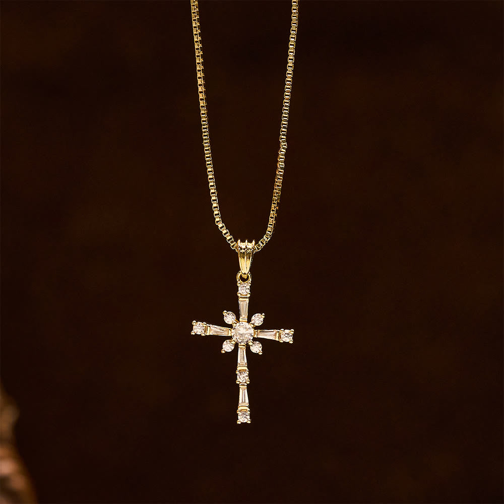 Collar Cruz con Incrustaciones de Piedras Brillantes: Un Símbolo de Protección Divina