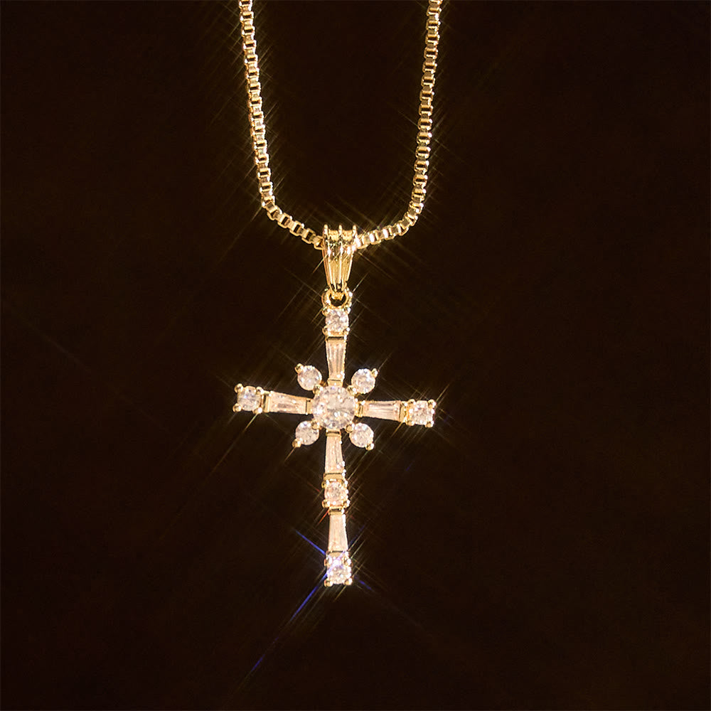 Collar Cruz con Incrustaciones de Piedras Brillantes: Un Símbolo de Protección Divina