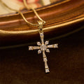Collar Cruz con Incrustaciones de Piedras Brillantes: Un Símbolo de Protección Divina