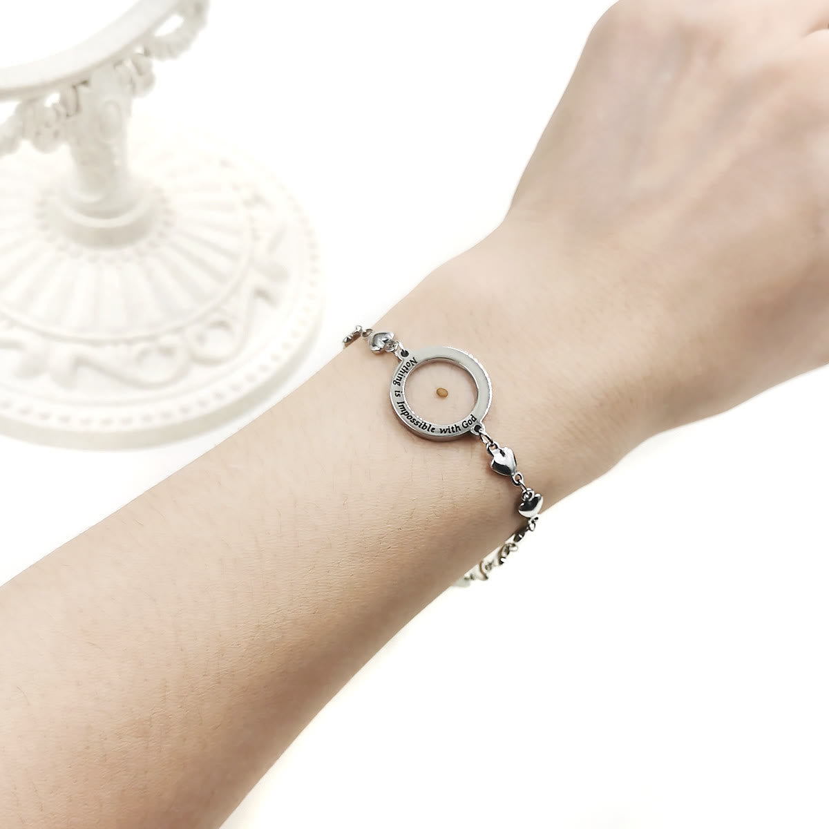 Mateo 17:20 y Lucas 1:37 con pulsera de semillas de mostaza: eslabones de corazón con detalle de puntos de circonita