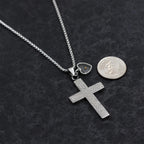 Collar Texturizado de Semilla de Mostaza con Cruz: Dijes Metálicos para Recordatorios Espirituales
