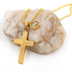 Collar Texturizado de Semilla de Mostaza con Cruz: Dijes Metálicos para Recordatorios Espirituales