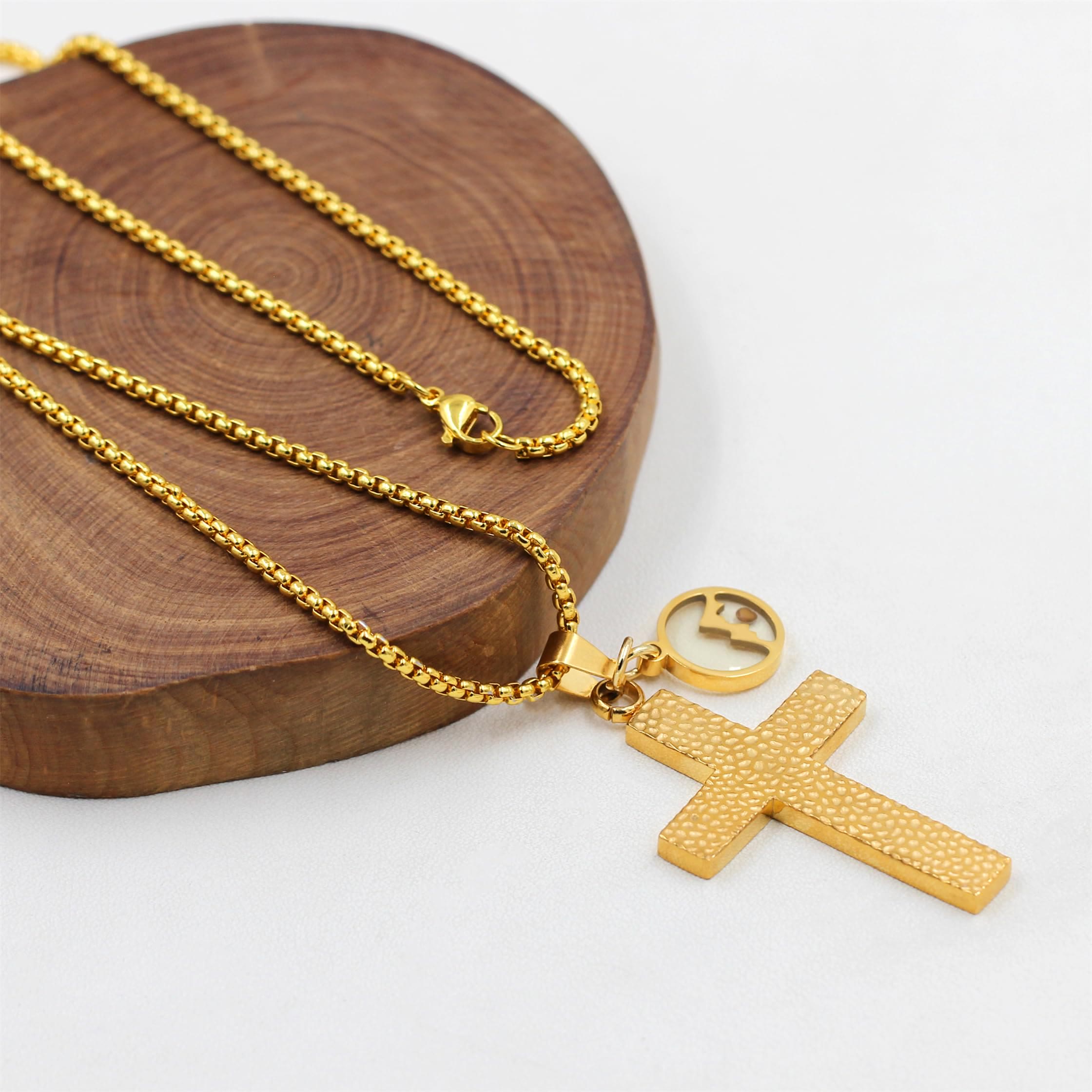 Collar Texturizado de Semilla de Mostaza con Cruz: Dijes Metálicos para Recordatorios Espirituales