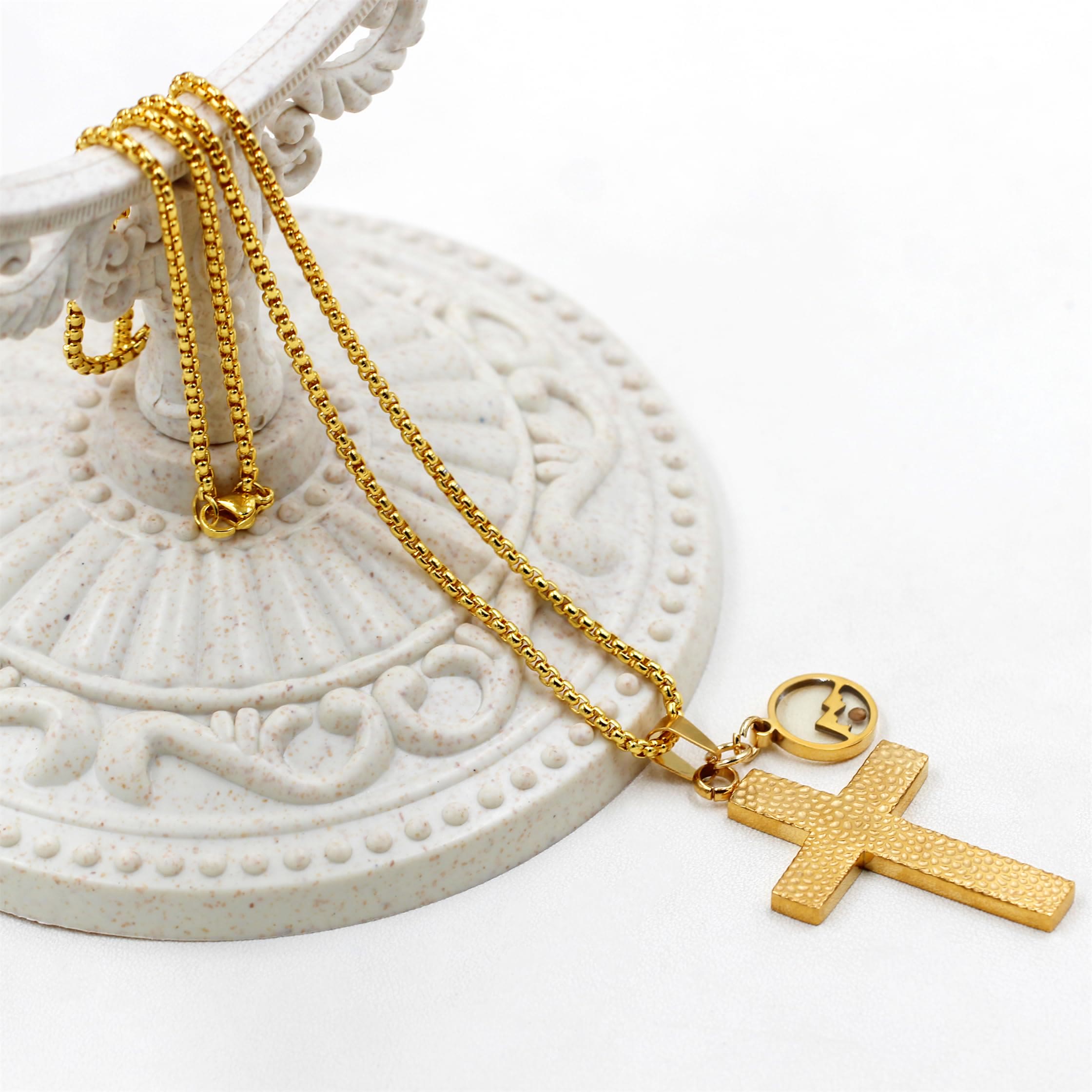 Collar Texturizado de Semilla de Mostaza con Cruz: Dijes Metálicos para Recordatorios Espirituales