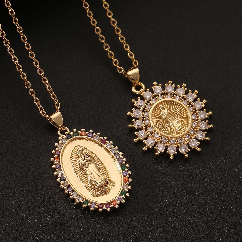 Collar con colgante de circonita de Nuestra Señora con tres diseños: un símbolo de la intercesión maternal de María
