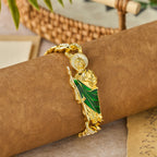 Pulsera de circonita de San Judas con túnica verde: un símbolo de gracia sagrada y protección