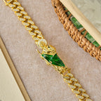Pulsera de circonita de San Judas con túnica verde: un símbolo de gracia sagrada y protección