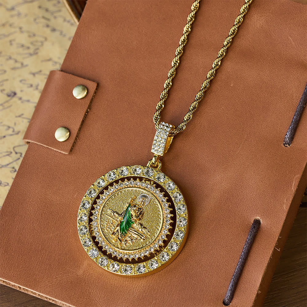 Pulsera de circonita de San Judas con túnica verde: un símbolo de gracia sagrada y protección