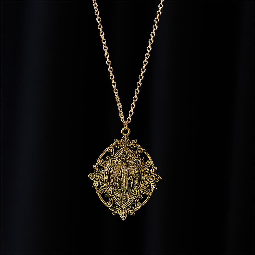 Collar con Medallón de Filigrana de Nuestra Señora: Un Símbolo de Gracia Maternal y Protección
