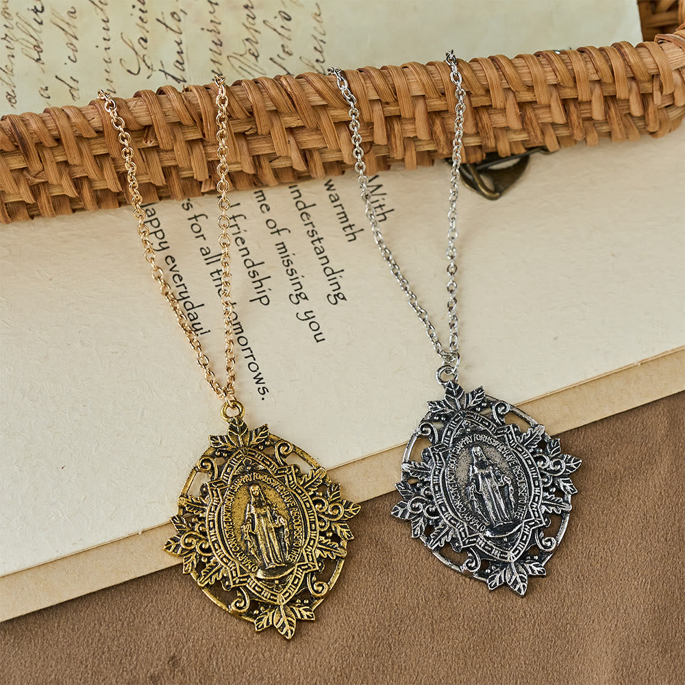 Collar con Medallón de Filigrana de Nuestra Señora: Un Símbolo de Gracia Maternal y Protección
