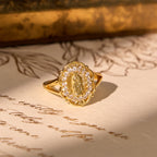 Anillo de Nuestra Señora con Filigrana Dorada y Ornamentada: Combinando Elegancia con Gracia Espiritual