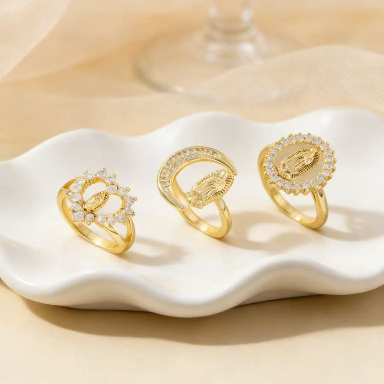 Anillo de la Virgen de estilo Corazón/Luna/Oval: Devoción Sagrada y Gracia Radiante