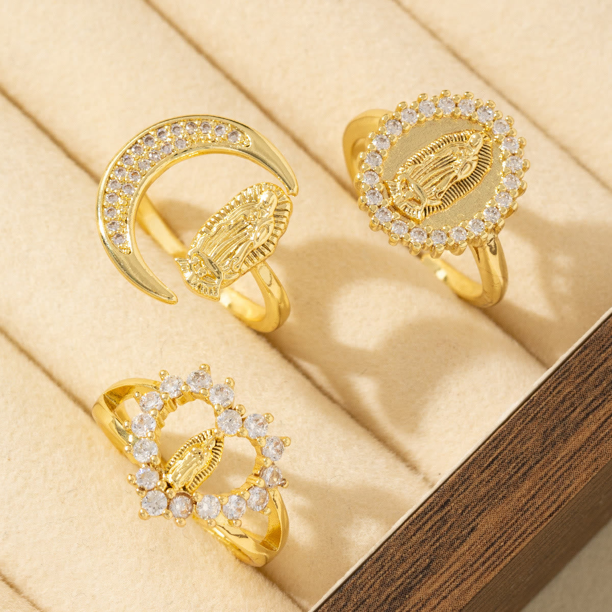 Anillo de la Virgen de estilo Corazón/Luna/Oval: Devoción Sagrada y Gracia Radiante