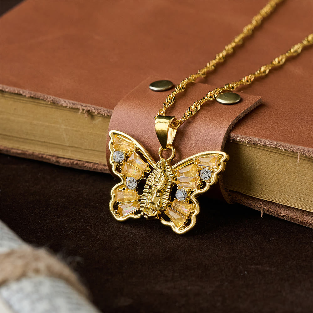 Collar Mariposa Renacimiento Espiritual: Centro Virgen y Cadena de Cuerda Retorcida con Alas de Cristal