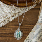 Collar con Retrato de la Virgen María en Marco de Filigrana: Un Símbolo de Gracia Sagrada y Luz Divina