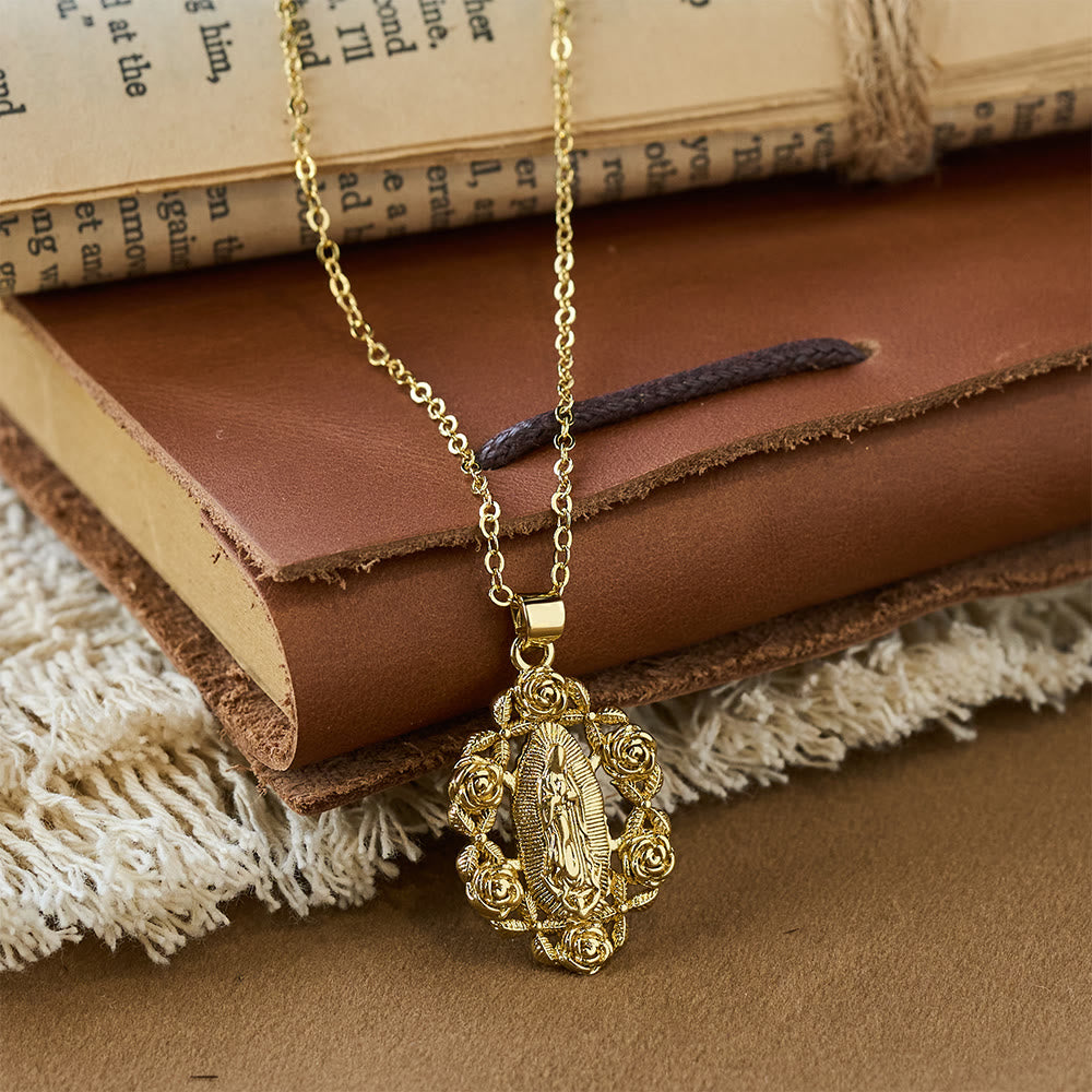 Collar con Colgante de Nuestra Señora con Rosas: Un Símbolo de Gracia Sagrada y Protección