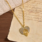 Collar de Corazón con Circonitas y Alas de Ángel: Un Símbolo de Amor Divino y Gracia