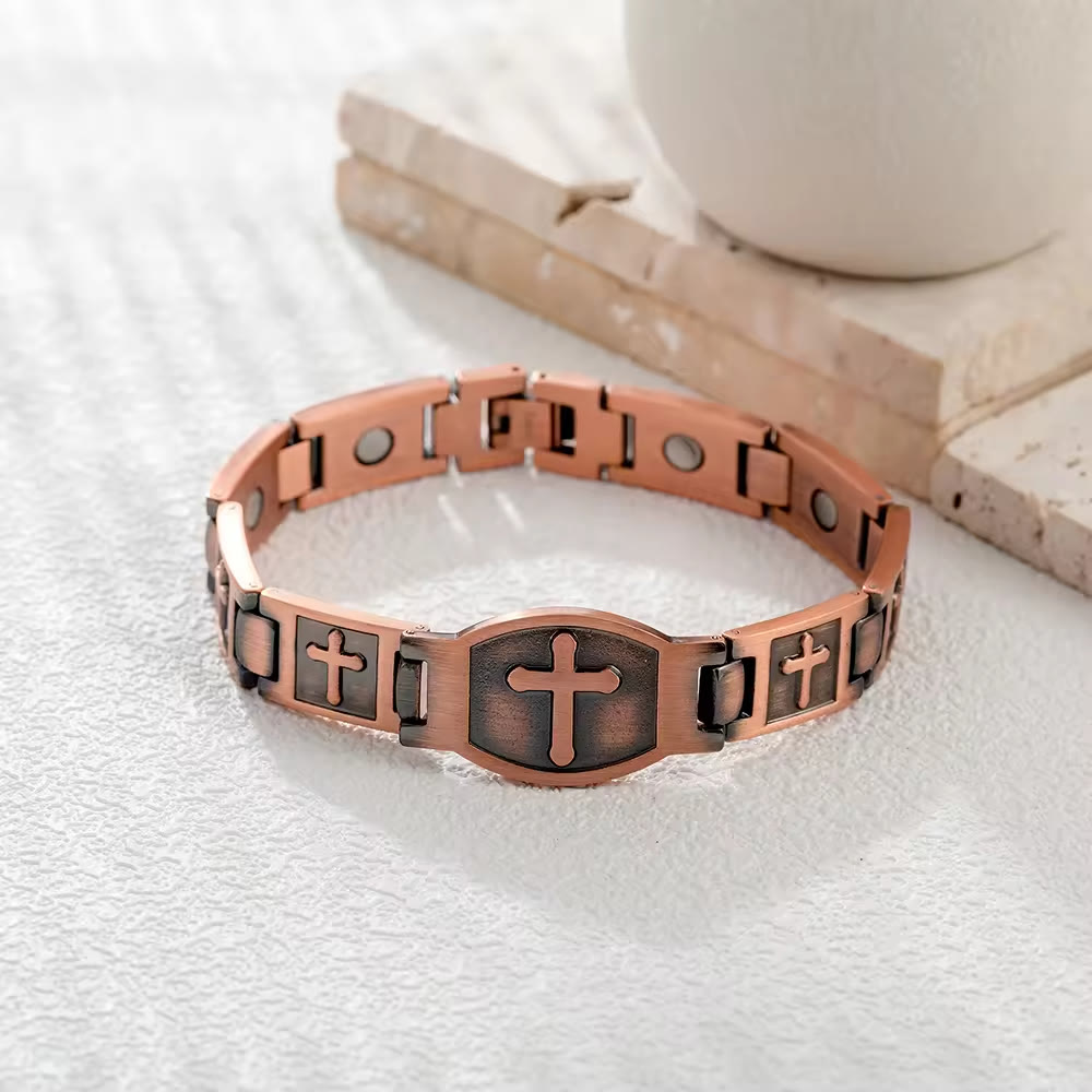 Pulsera de eslabones con cruz grabada: Un símbolo de fuerza y fe divinas