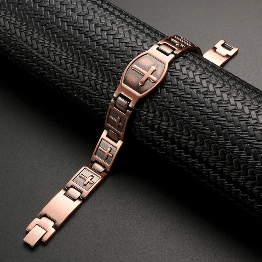 Pulsera de eslabones con cruz grabada: Un símbolo de fuerza y fe divinas