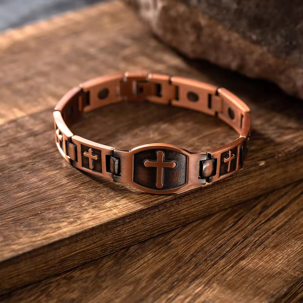 Pulsera de eslabones con cruz grabada: Un símbolo de fuerza y fe divinas