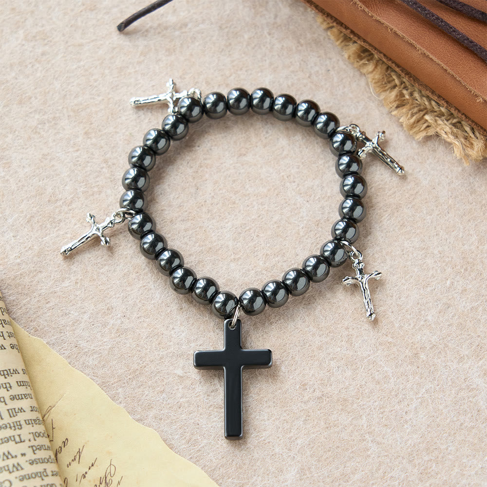 Pulsera de Cuentas de Hematita con Cruz y Dijes de Mini Crucifijos: Un Símbolo de Protección Divina y Fe