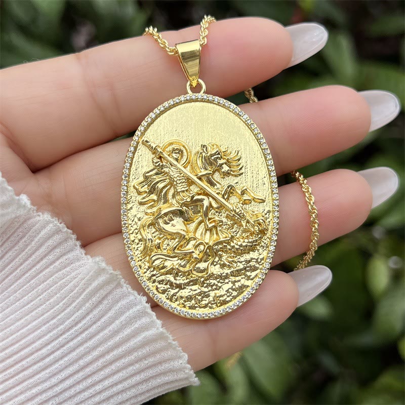 Collar con Medallón de San Miguel y San Cristóbal: Un Símbolo de Protección y Guía Divina