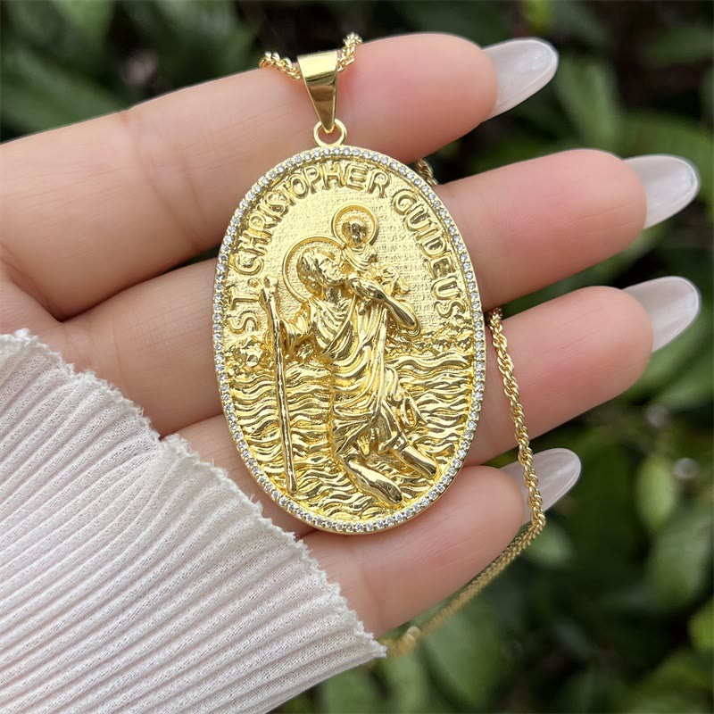 Collar con Medallón de San Miguel y San Cristóbal: Un Símbolo de Protección y Guía Divina