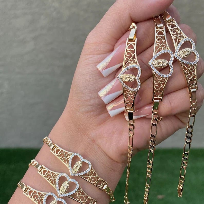 Pulsera de Filigrana de Oro de Nuestra Señora con Halo de Circonitas: Un Símbolo de Devoción Mariana y Gracia Divina