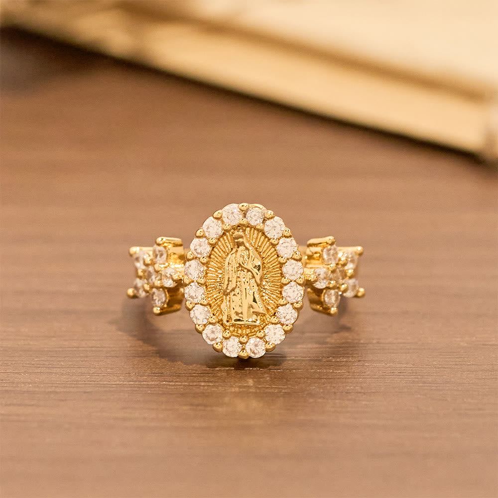 Anillo de Nuestra Señora Dorado con Doble Detalle Floral y Halo de Circonitas